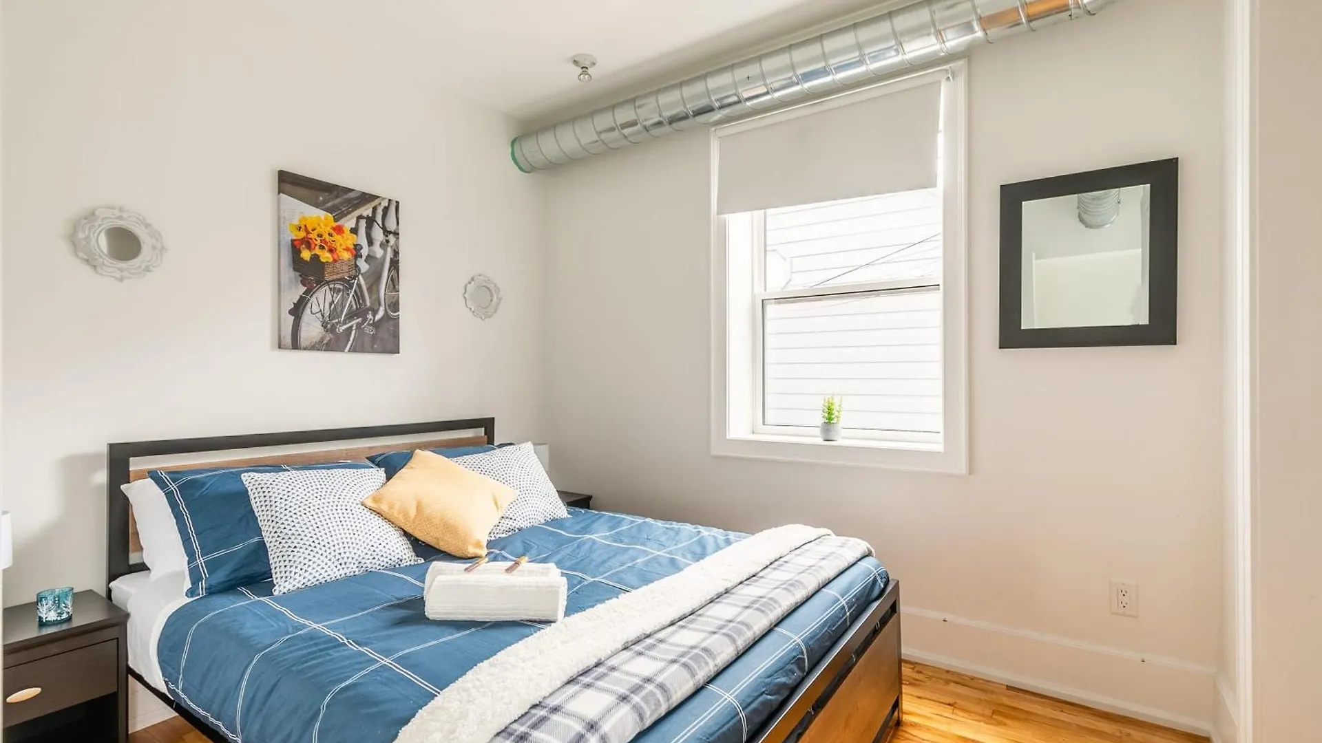 Spacious 2 Bedroom Loft In Sought After Leslieville 多伦多