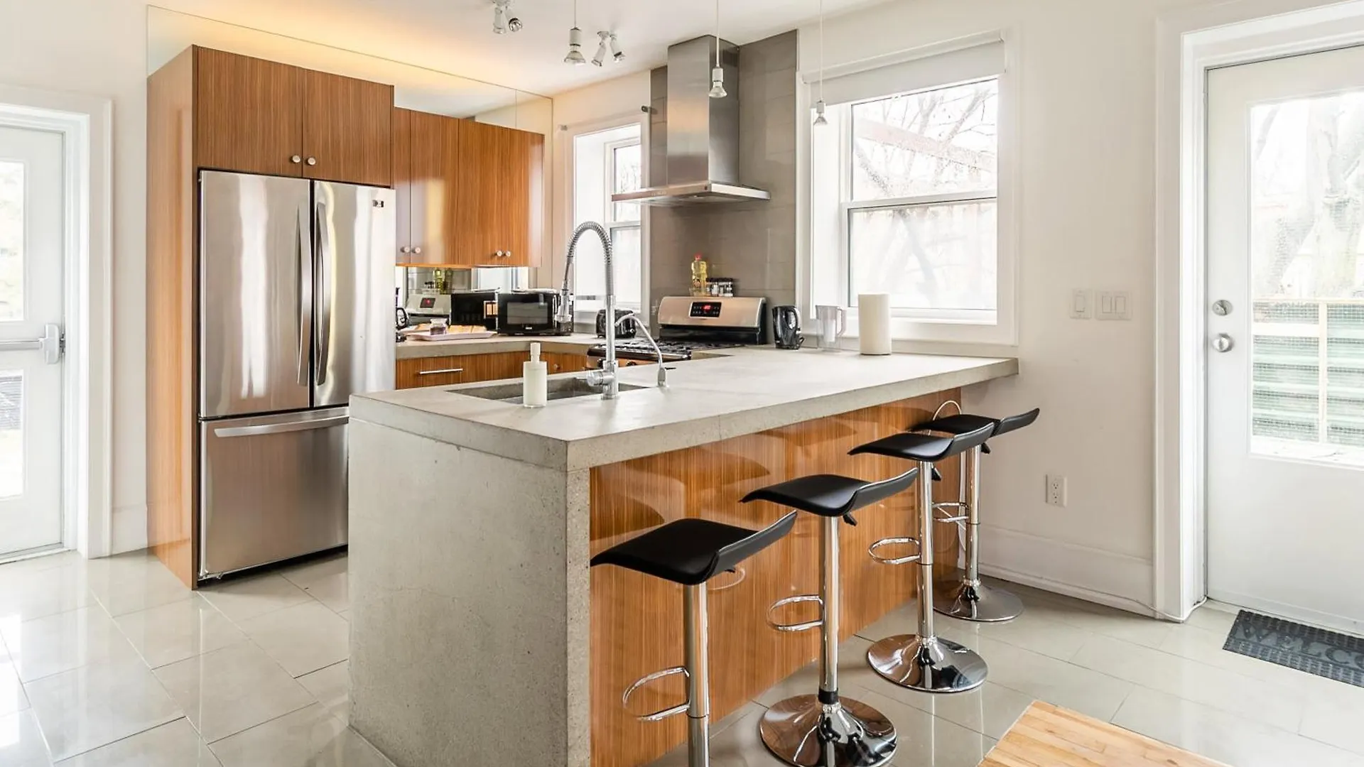 Spacious 2 Bedroom Loft In Sought After Leslieville 多伦多