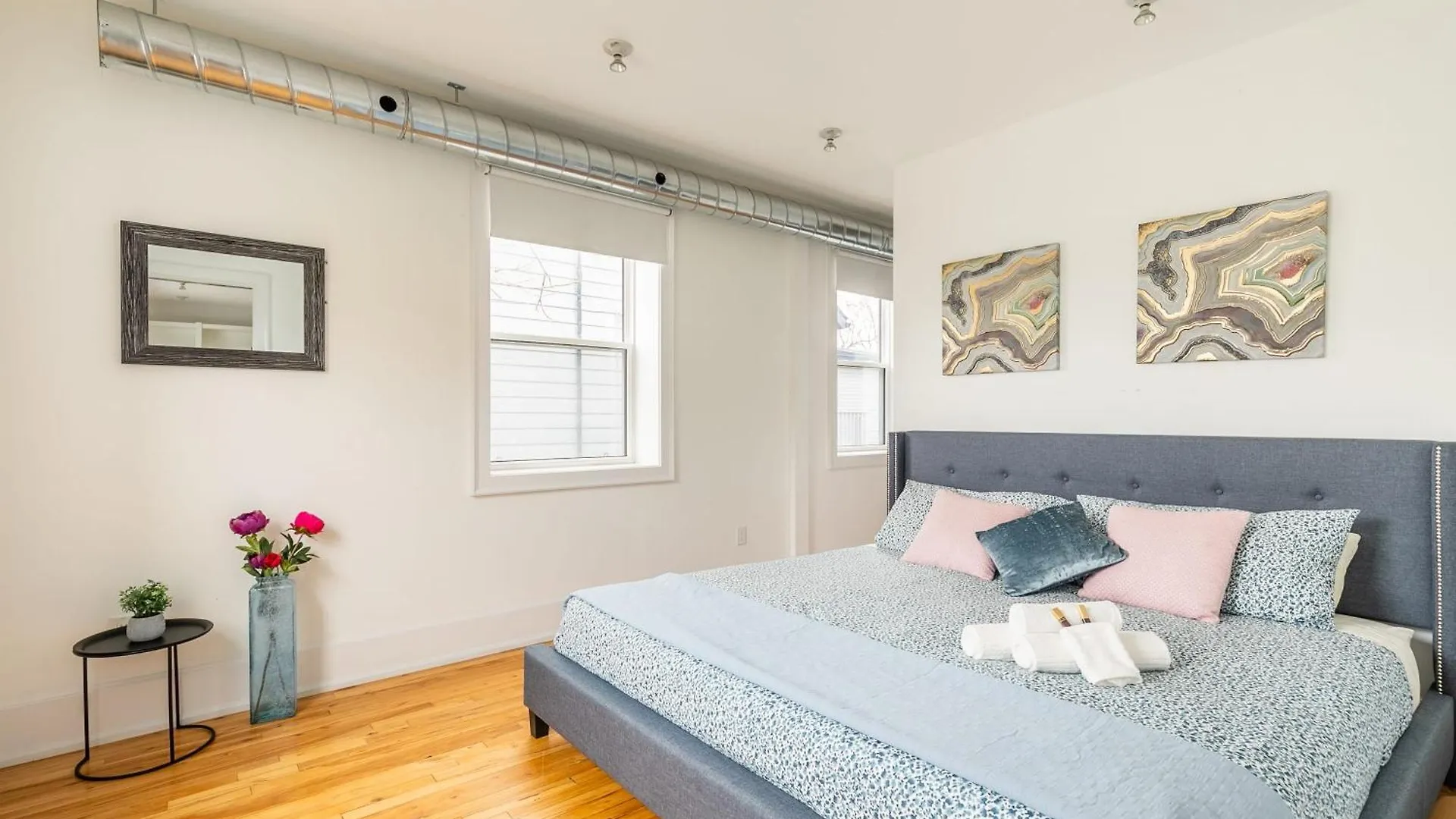 Spacious 2 Bedroom Loft In Sought After Leslieville 多伦多 0*,